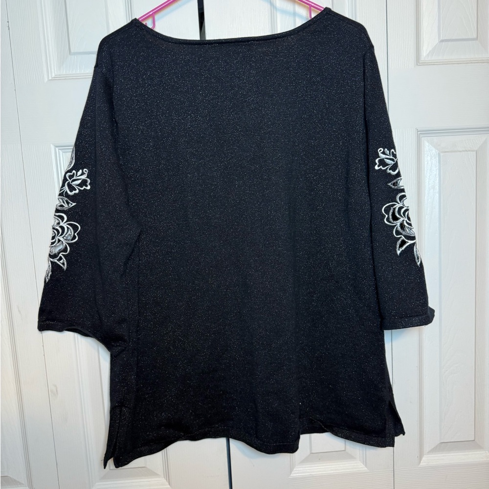 Bob Mackie‎ Black Top with White Floral Embroidery - Picture 4 of 6